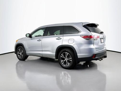 Silver Sky Metallic 2016 Toyota Highlander XLE