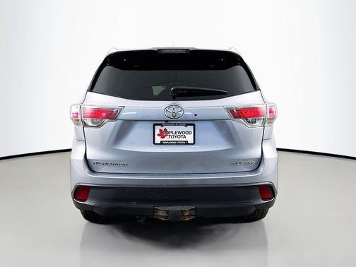 Silver Sky Metallic 2016 Toyota Highlander XLE