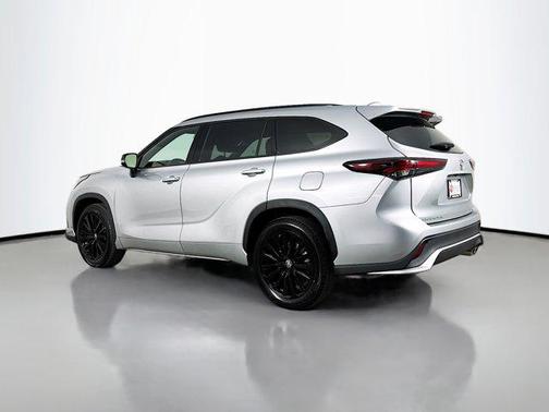 Celestial Silver Metallic 2025 Toyota Highlander XSE