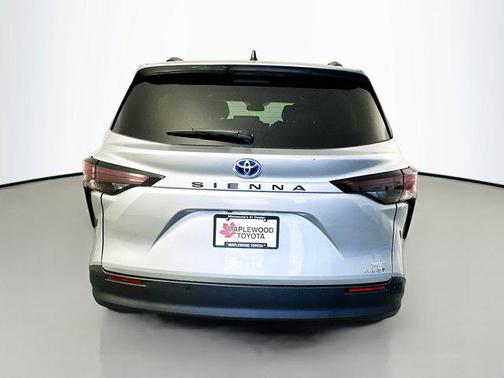 2023 Toyota Sienna XLE 8 Passenger