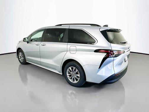 2023 Toyota Sienna XLE 8 Passenger