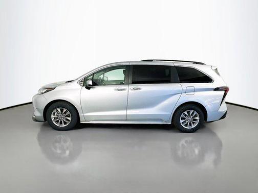 2023 Toyota Sienna XLE 8 Passenger