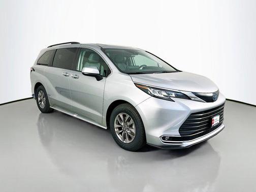 2023 Toyota Sienna XLE 8 Passenger