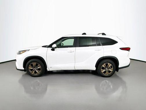 2023 Toyota Highlander Hybrid XLE