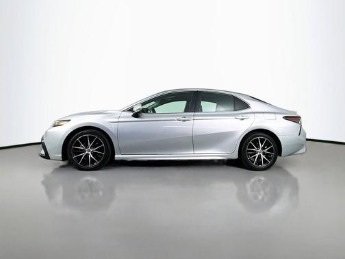 Celestial Silver Metallic 2022 Toyota Camry SE