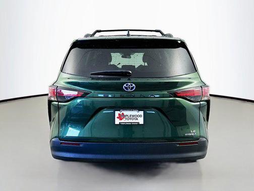 2022 Toyota Sienna LE