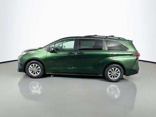 2022 Toyota Sienna LE