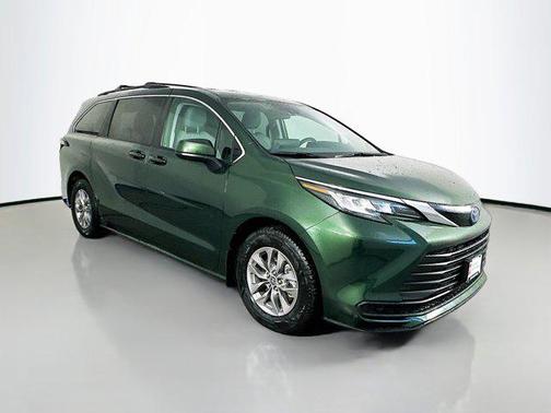 2022 Toyota Sienna LE