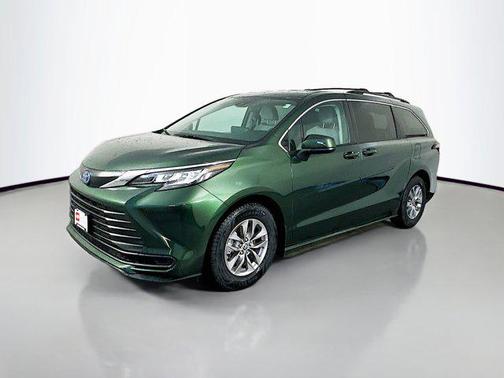 2022 Toyota Sienna LE