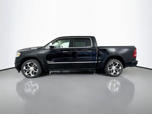 Diamond Black Crystal Pearlcoat 2020 RAM 1500 Limited