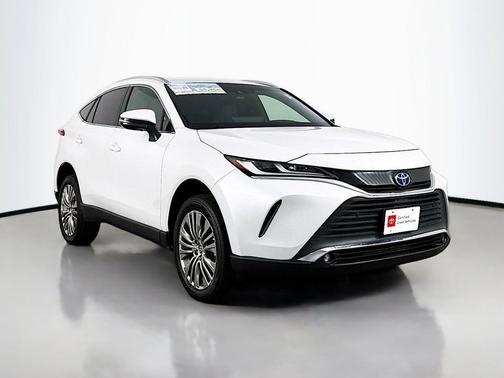 Pearl 2023 Toyota Venza XLE