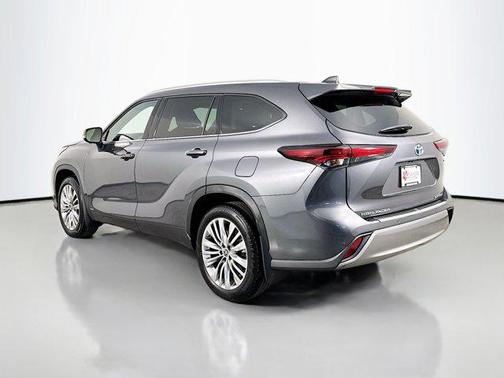 2024 Toyota Highlander Hybrid Platinum
