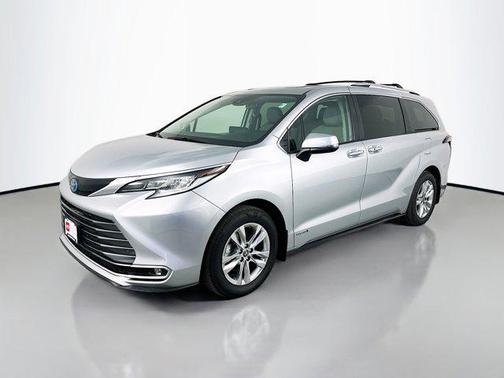 2021 Toyota Sienna Limited 7-Passenger