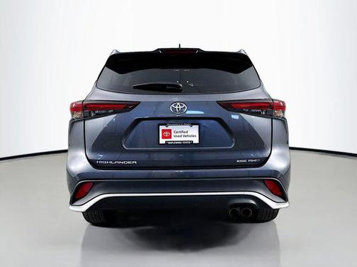 Magnetic Gray Metallic 2025 Toyota Highlander XSE