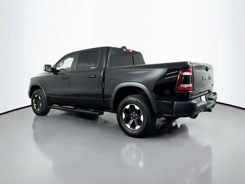 Diamond Black Crystal Pearlcoat 2022 RAM 1500 Rebel