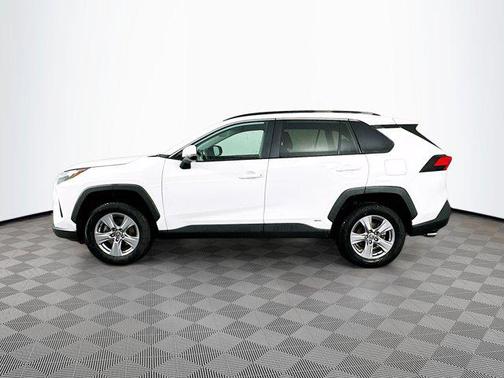 2022 Toyota RAV4 Hybrid XLE