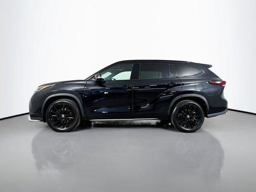 Midnight Black Metallic 2025 Toyota Highlander XSE