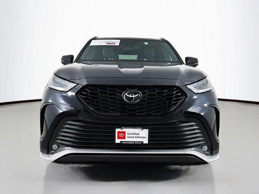Midnight Black Metallic 2025 Toyota Highlander XSE