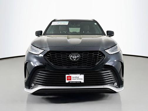 Midnight Black Metallic 2025 Toyota Highlander XSE