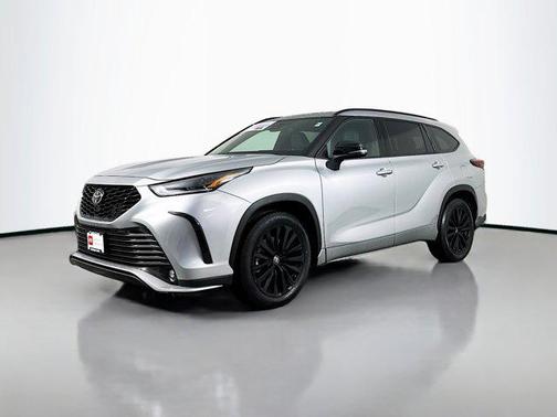 Celestial Silver Metallic 2025 Toyota Highlander XSE