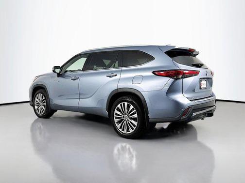 2021 Toyota Highlander Hybrid Platinum