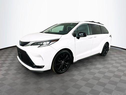 2023 Toyota Sienna XSE 7 Passenger
