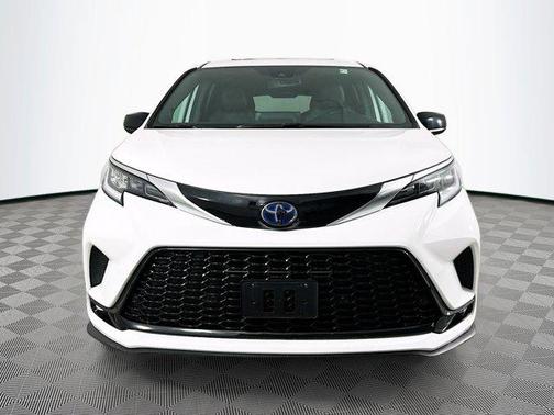 2023 Toyota Sienna XSE 7 Passenger