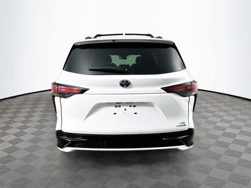 2023 Toyota Sienna XSE 7 Passenger
