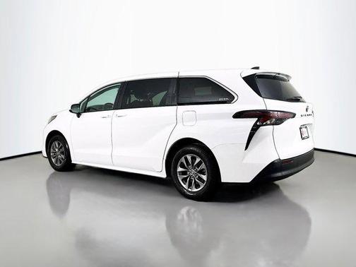 Ice Cap 2024 Toyota Sienna LE