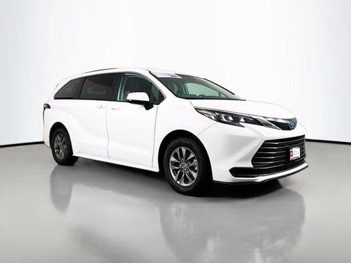 Ice Cap 2024 Toyota Sienna LE