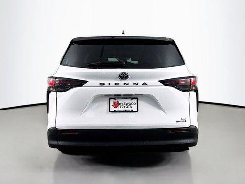 2024 Toyota Sienna LE
