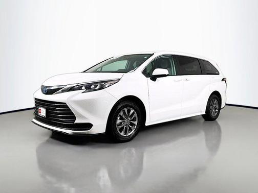 Ice Cap 2024 Toyota Sienna LE