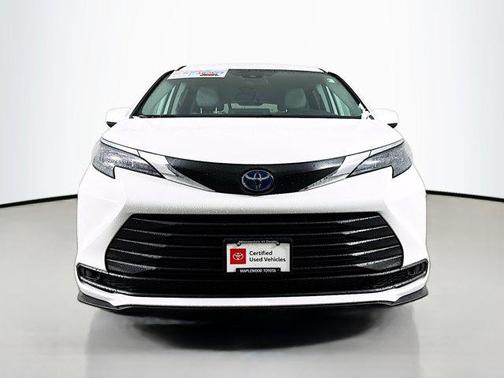 Ice Cap 2024 Toyota Sienna LE