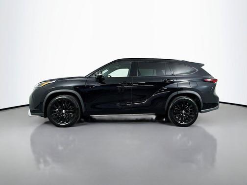 Midnight Black Metallic 2025 Toyota Highlander XSE
