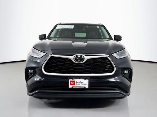 Midnight Black Metallic 2022 Toyota Highlander XLE