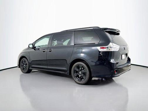 2020 Toyota Sienna SE