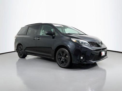 2020 Toyota Sienna SE