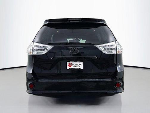 2020 Toyota Sienna SE
