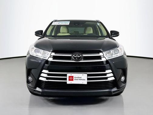 Midnight Black Metallic 2017 Toyota Highlander XLE