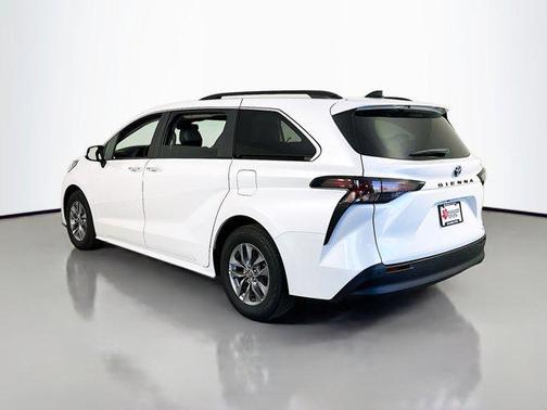 2024 Toyota Sienna XLE 8 Passenger