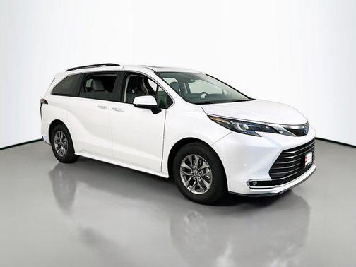 2024 Toyota Sienna XLE 8 Passenger