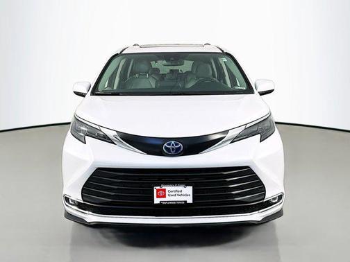 2024 Toyota Sienna XLE 8 Passenger