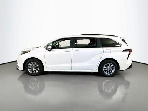 2024 Toyota Sienna XLE 8 Passenger