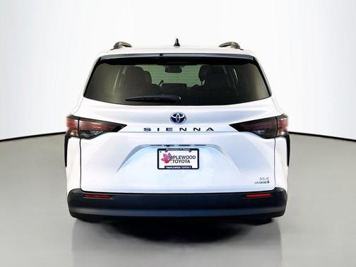 2024 Toyota Sienna XLE 8 Passenger