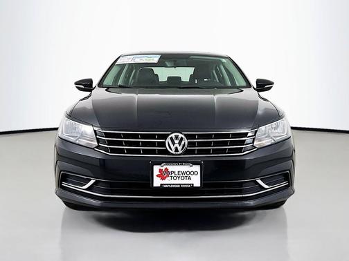 Deep Black Pearl 2017 Volkswagen Passat 1.8T SE