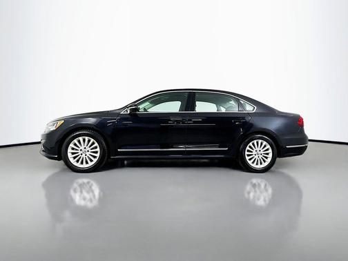 Deep Black Pearl 2017 Volkswagen Passat 1.8T SE