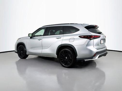 Celestial Silver Metallic 2025 Toyota Highlander XSE