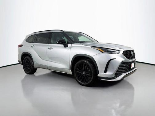 Celestial Silver Metallic 2025 Toyota Highlander XSE