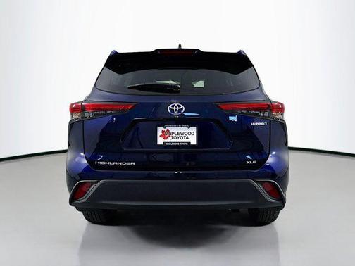 2022 Toyota Highlander Hybrid XLE