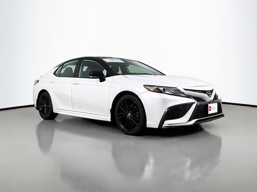 Wind Chill Pearl/Midnight Black Metallic 2024 Toyota Camry XSE